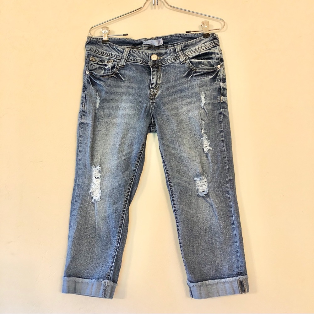 No Boundaries Capri Distressed Denim Jeans -A30